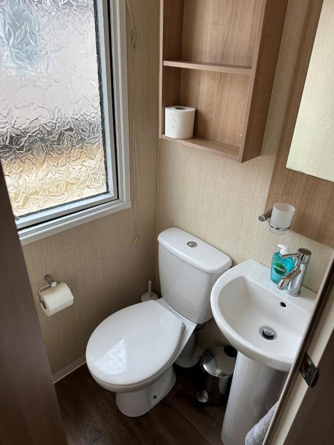 Sea Breeze Cabin Poole Exterior foto