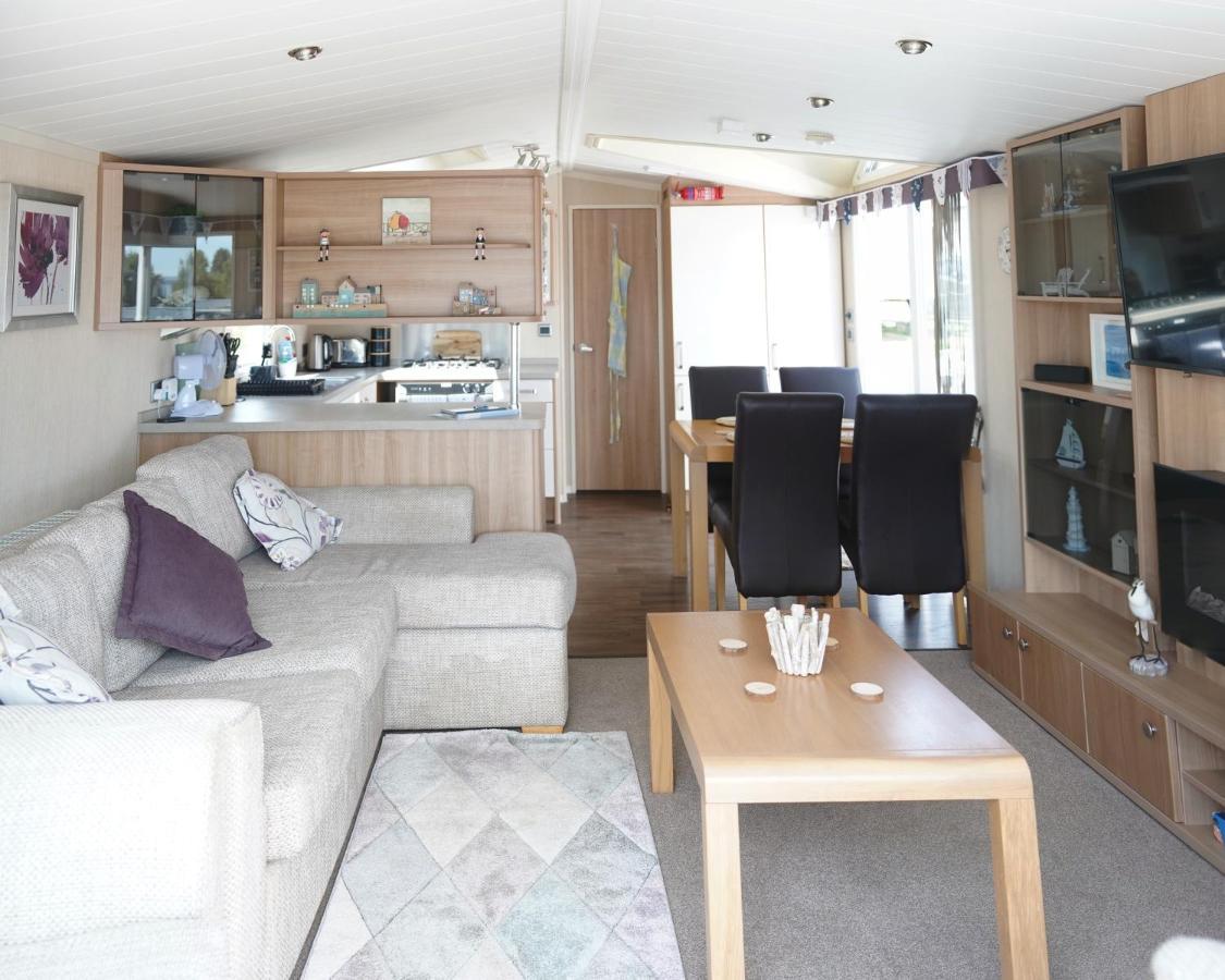 Sea Breeze Cabin Poole Exterior foto